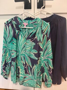 Bundle of 2 Lilly Pulitzer Elsa tops: 1 Navy and 1 Green Pink Palm-Print